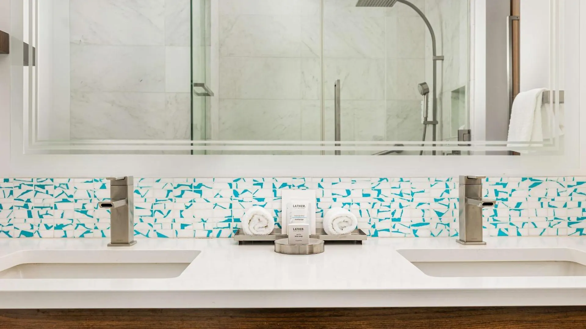 The Art Hotel Denver, Curio Collection By Hilton