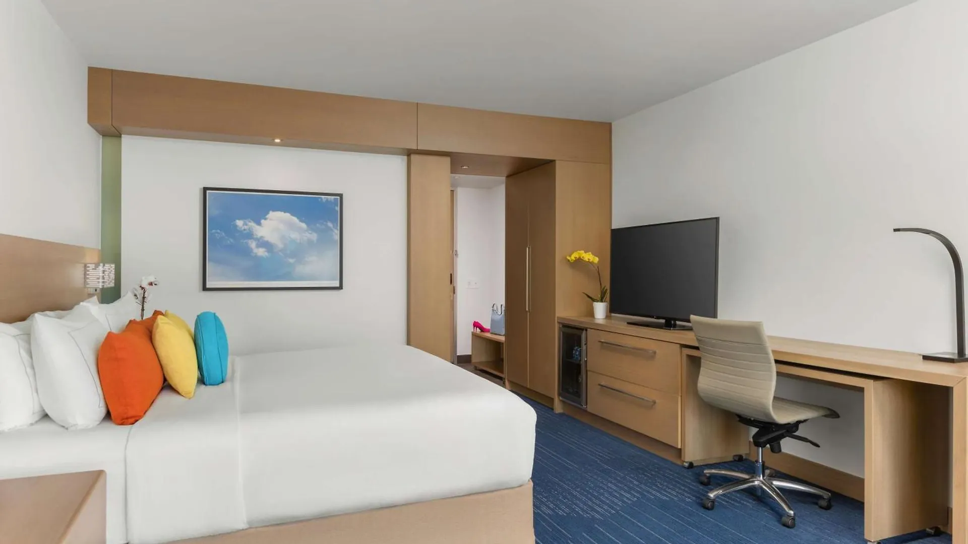 The Art Hotel Denver, Curio Collection By Hilton