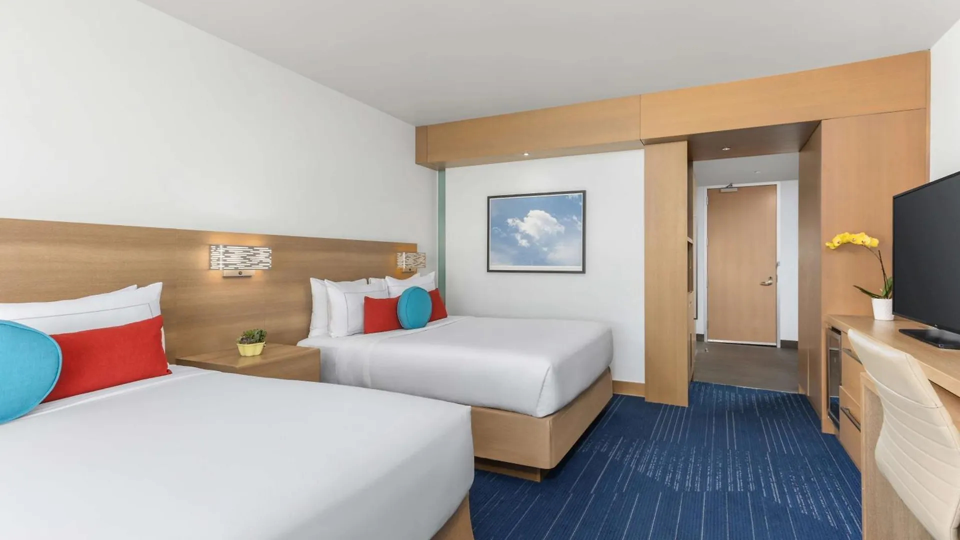 The Art Hotel Denver, Curio Collection By Hilton Denver