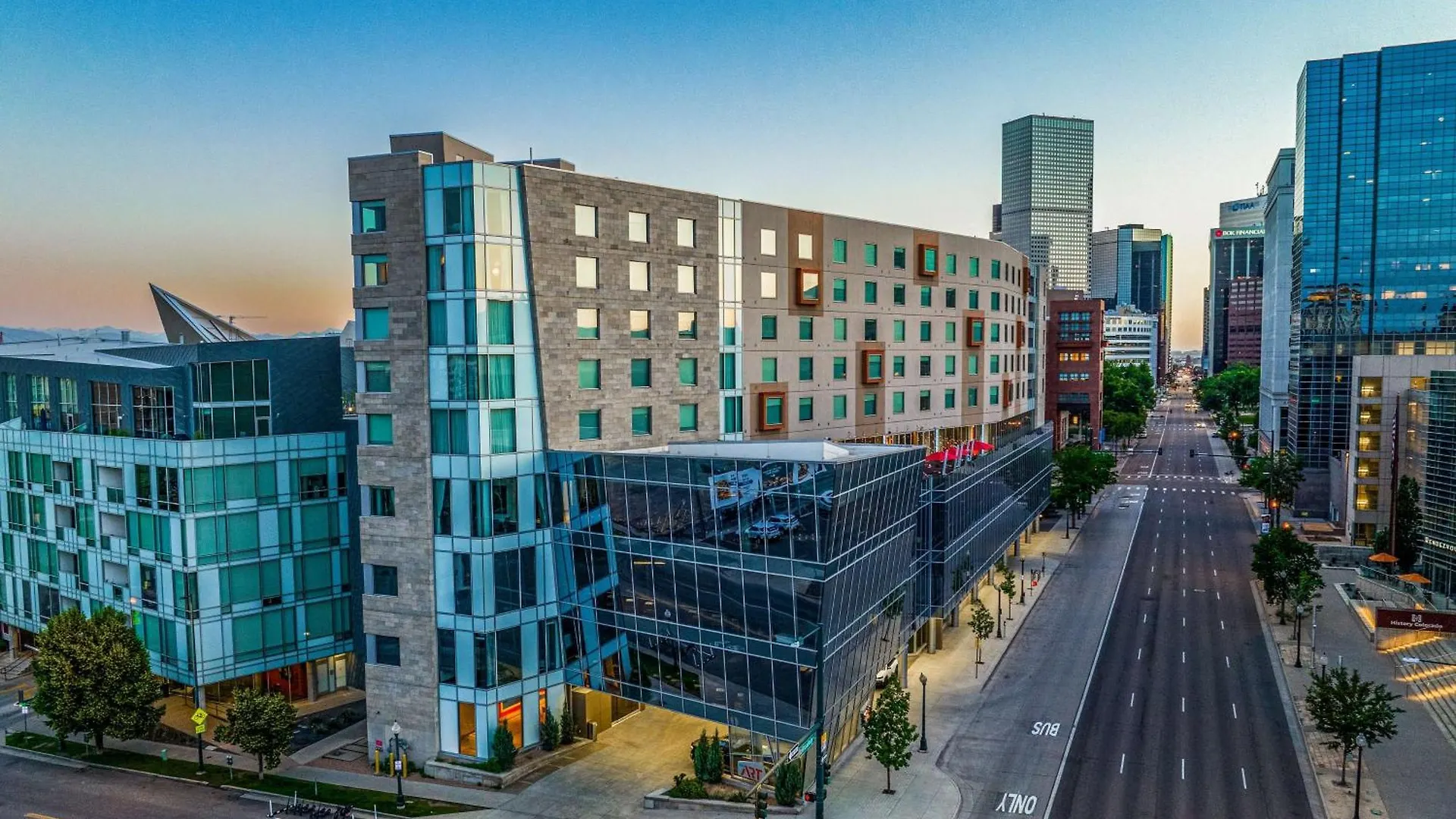 The Art Hotel Denver, Curio Collection By Hilton