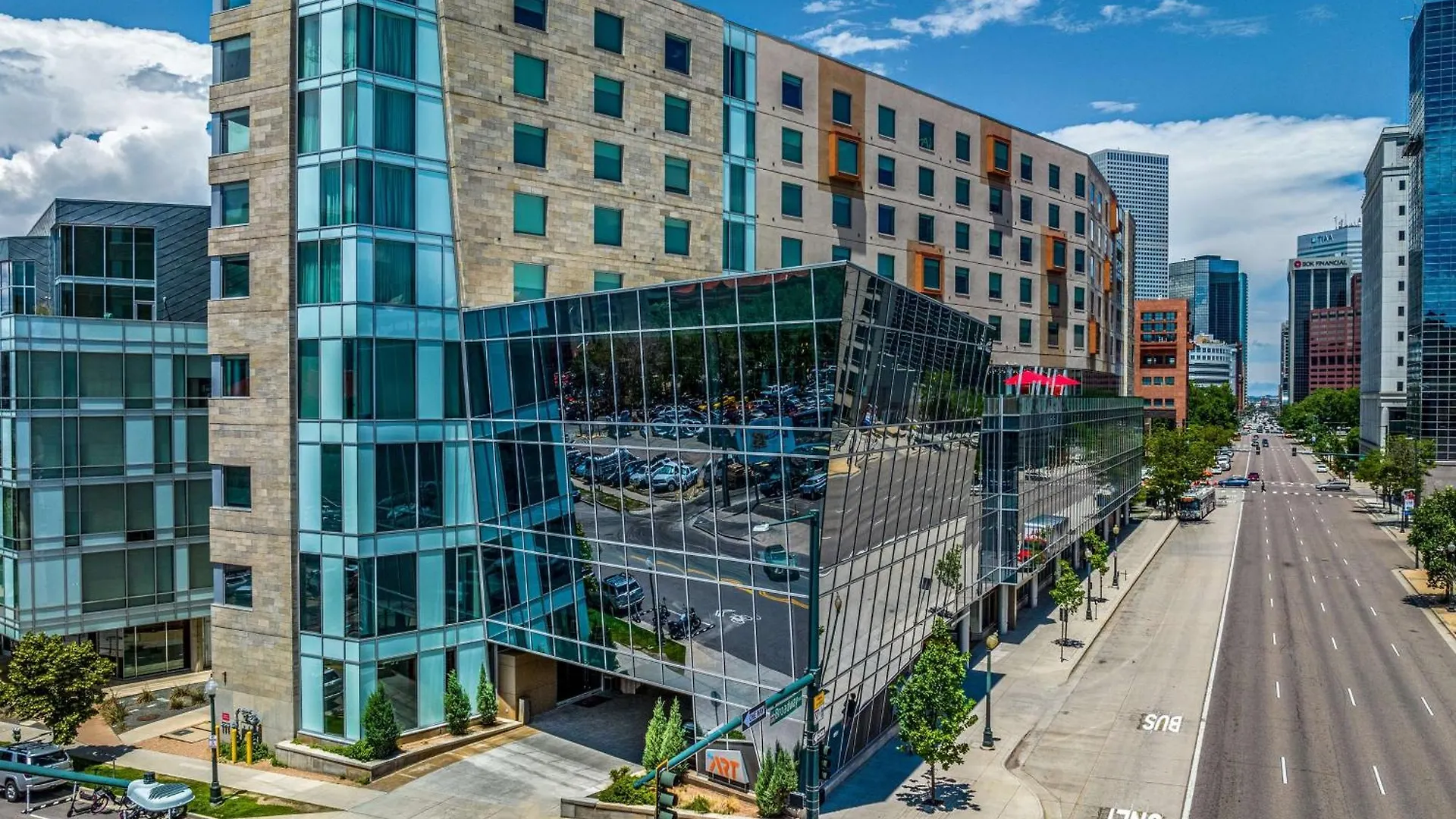 The Art Hotel Denver, Curio Collection By Hilton