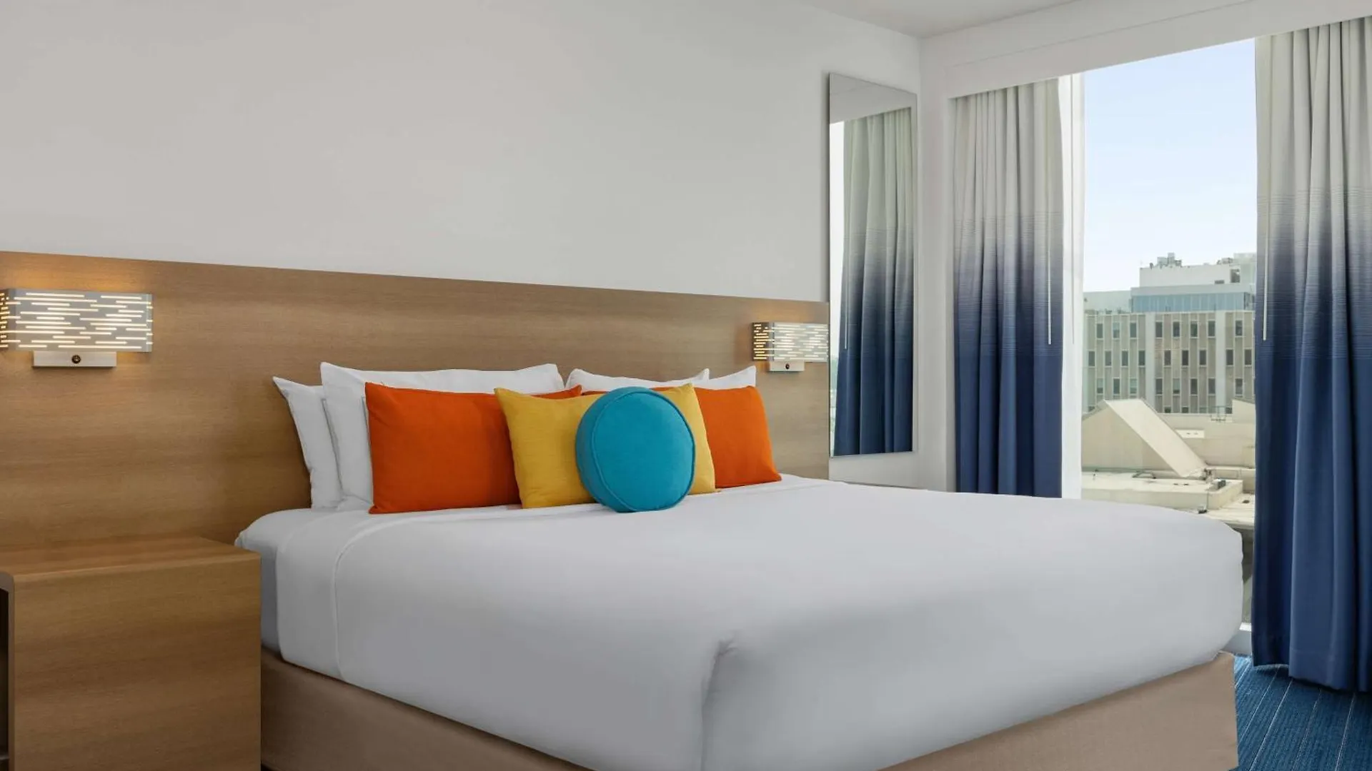 The Art Hotel Denver, Curio Collection By Hilton