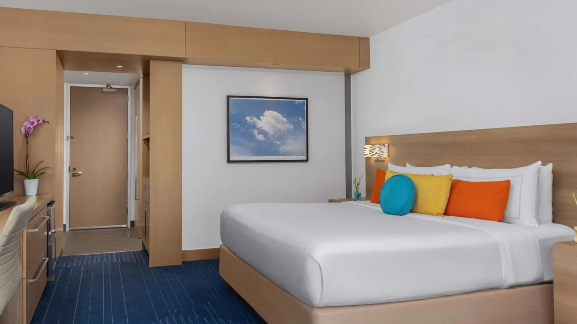 The Art Hotel Denver, Curio Collection By Hilton  Denver
