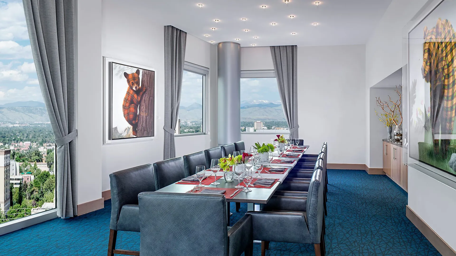 The Art Hotel Denver, Curio Collection By Hilton Denver